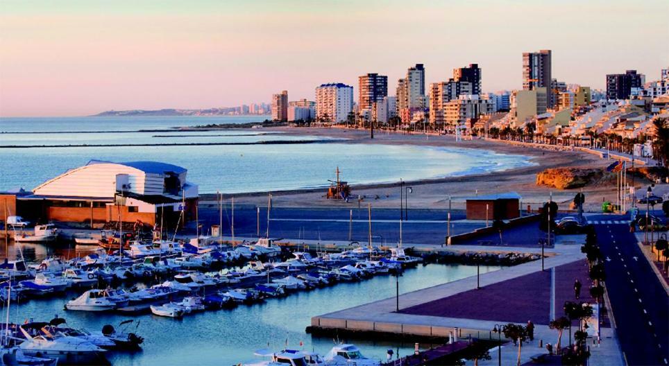 Precioso Piso Frente Al Mar Con Enorme Terraza Daire El Campello Dış mekan fotoğraf